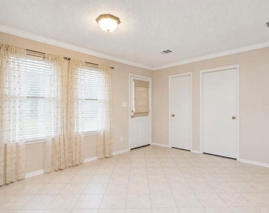 3118 Legend Drive - Photo Thumbnail 6