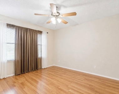 3118 Legend Drive - Photo Thumbnail 4
