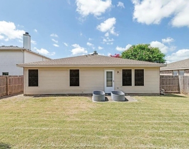 3118 Legend Drive - Photo Thumbnail 8
