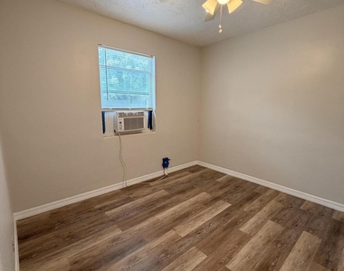 609 20th Street - Photo Thumbnail 12