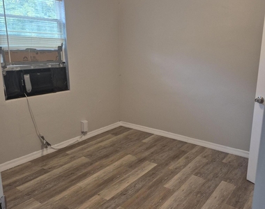 609 20th Street - Photo Thumbnail 7