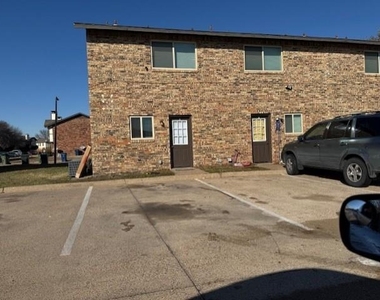 2802 Wimbledon Court - Photo Thumbnail 1