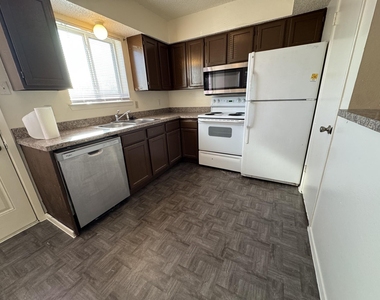 2802 Wimbledon Court - Photo Thumbnail 2