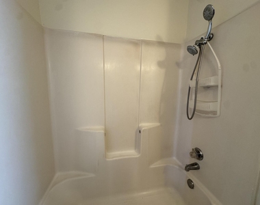 2802 Wimbledon Court - Photo Thumbnail 10