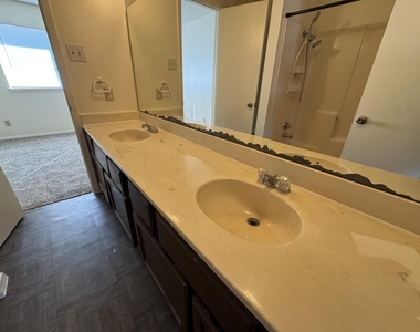 2802 Wimbledon Court - Photo Thumbnail 9