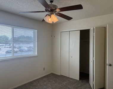 2802 Wimbledon Court - Photo Thumbnail 11