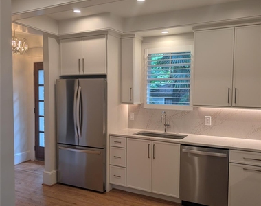 923 Henley Place - Photo Thumbnail 4