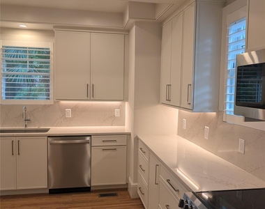 923 Henley Place - Photo Thumbnail 5