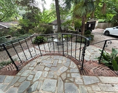 923 Henley Place - Photo Thumbnail 3