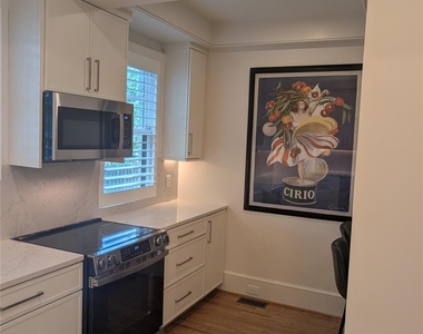 923 Henley Place - Photo Thumbnail 6