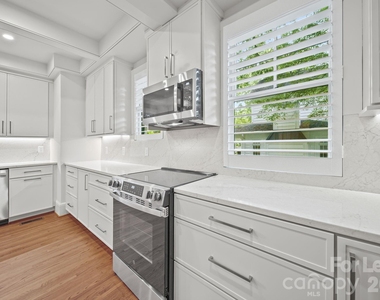 923 Henley Place - Photo Thumbnail 14