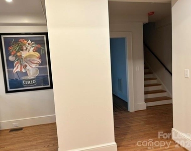 923 Henley Place - Photo Thumbnail 9