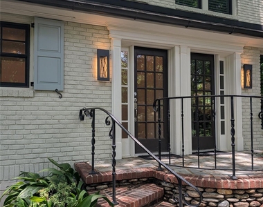 923 Henley Place - Photo Thumbnail 1