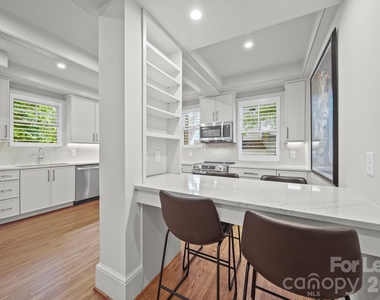 923 Henley Place - Photo Thumbnail 16