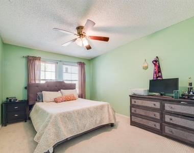 527 Towne House Lane - Photo Thumbnail 18