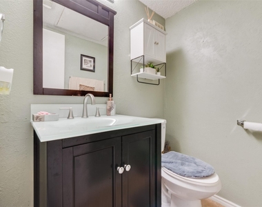 527 Towne House Lane - Photo Thumbnail 17