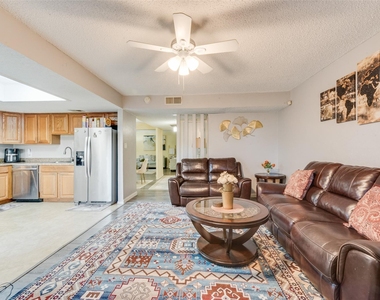 527 Towne House Lane - Photo Thumbnail 7