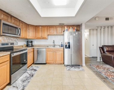 527 Towne House Lane - Photo Thumbnail 8