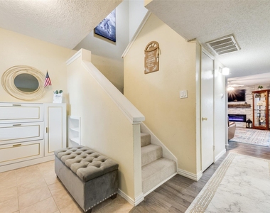 527 Towne House Lane - Photo Thumbnail 11