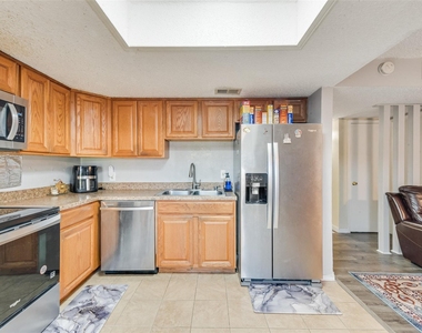527 Towne House Lane - Photo Thumbnail 9
