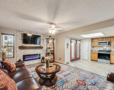 527 Towne House Lane - Photo Thumbnail 5