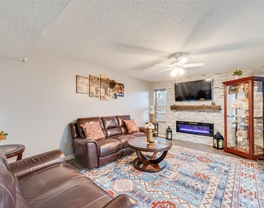 527 Towne House Lane - Photo Thumbnail 4