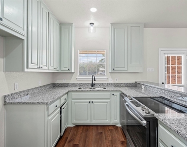 904 E 3rd B Street - Photo Thumbnail 10