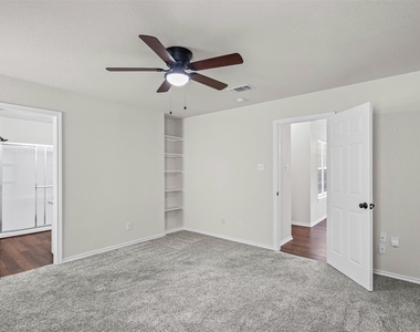 904 E 3rd B Street - Photo Thumbnail 14