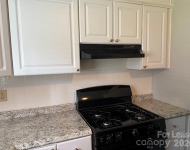 900 Junius Street - Photo Thumbnail 1