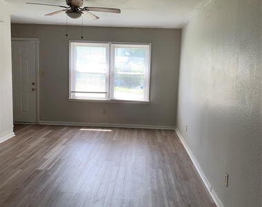 900 Junius Street - Photo Thumbnail 5