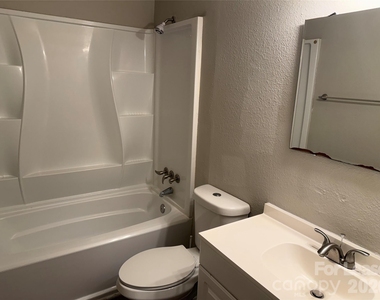 900 Junius Street - Photo Thumbnail 9