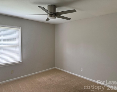 900 Junius Street - Photo Thumbnail 7