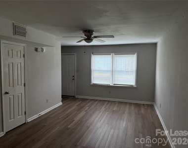 900 Junius Street - Photo Thumbnail 3