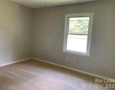 900 Junius Street - Photo Thumbnail 14