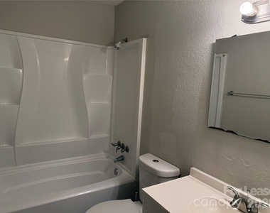 900 Junius Street - Photo Thumbnail 10