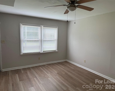 900 Junius Street - Photo Thumbnail 4