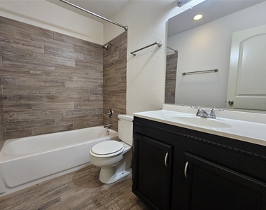 925 Whitehall Drive - Photo Thumbnail 20