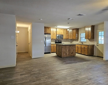925 Whitehall Drive - Photo Thumbnail 5