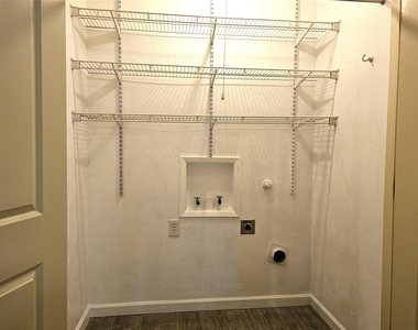 925 Whitehall Drive - Photo Thumbnail 22