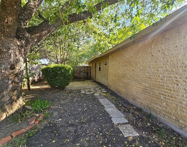 925 Whitehall Drive - Photo Thumbnail 28