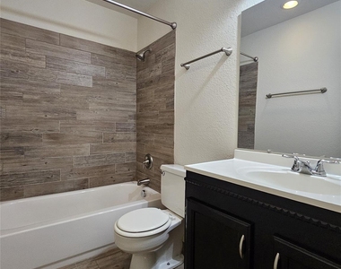 925 Whitehall Drive - Photo Thumbnail 11