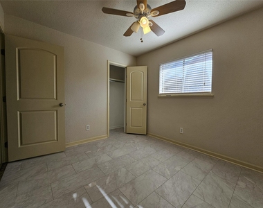 925 Whitehall Drive - Photo Thumbnail 19