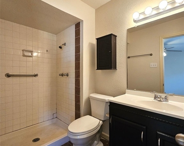 925 Whitehall Drive - Photo Thumbnail 15