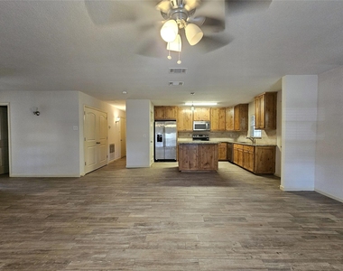 925 Whitehall Drive - Photo Thumbnail 4