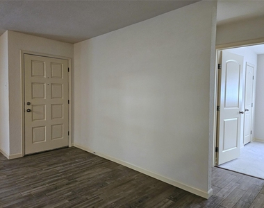 925 Whitehall Drive - Photo Thumbnail 16