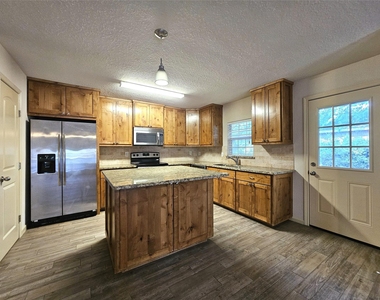 925 Whitehall Drive - Photo Thumbnail 6