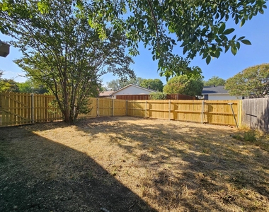 925 Whitehall Drive - Photo Thumbnail 26