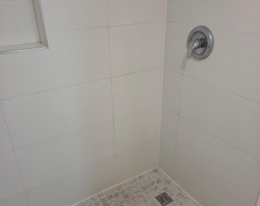 2401 Riverside Drive - Photo Thumbnail 4