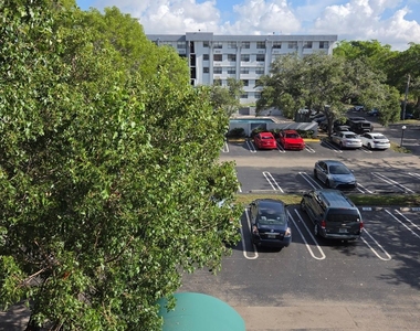 2401 Riverside Drive - Photo Thumbnail 10
