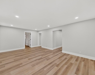 5313 Libbey Avenue - Photo Thumbnail 3